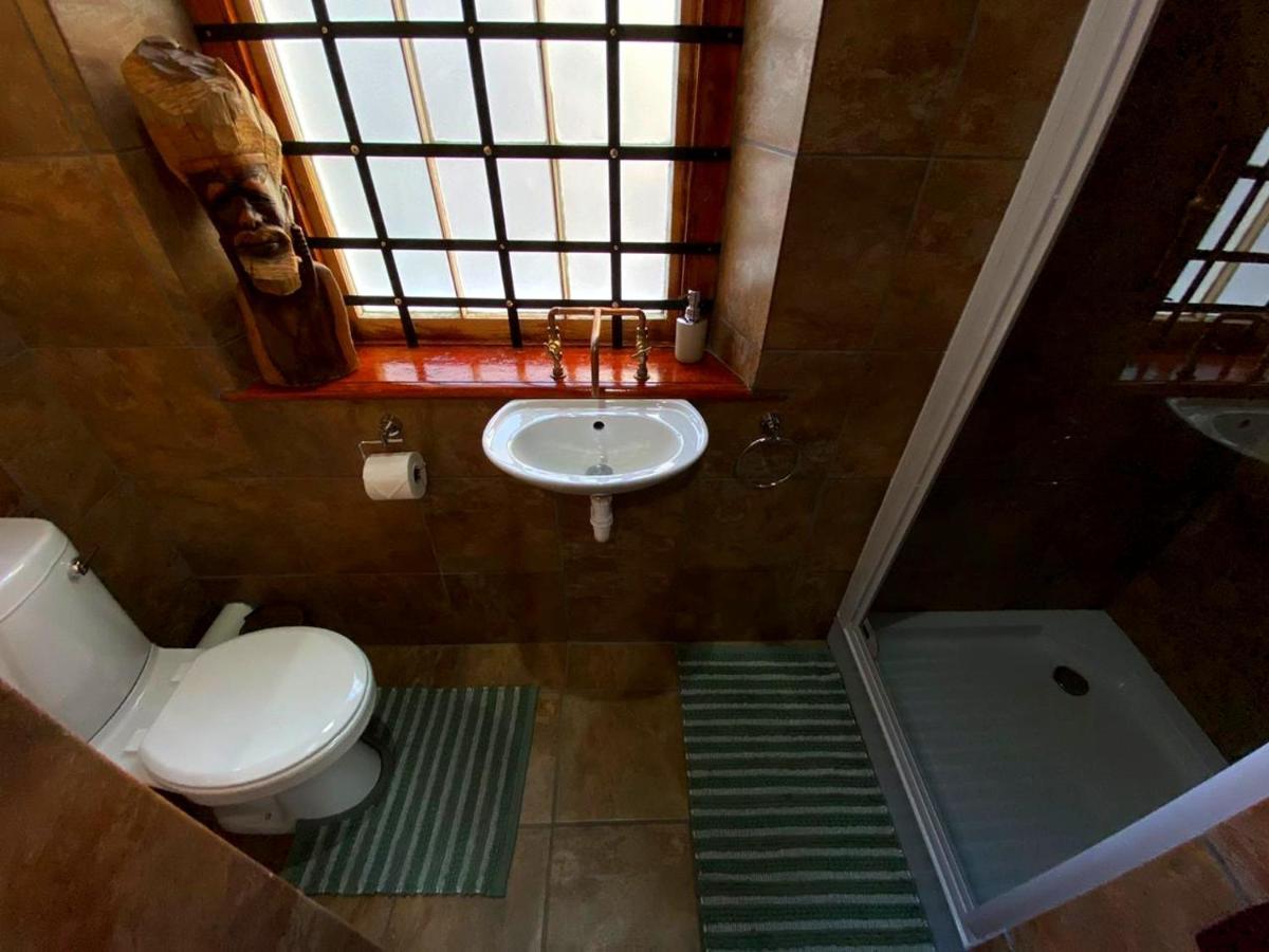 Uthando Backpackers Lodge Oudtshoorn Extérieur photo